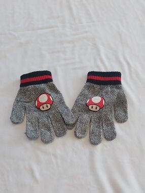 Kids Gray Knit Gloves with Red Mushroom Patch